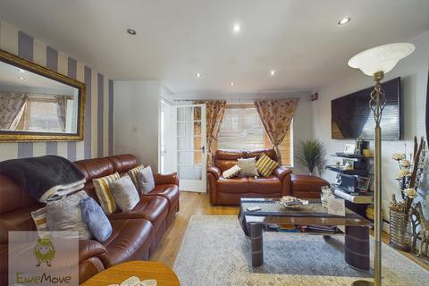 71 Hillshaw Crescent, Rochester, ME2 2PT