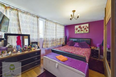 71 Hillshaw Crescent, Rochester, ME2 2PT