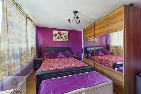 71 Hillshaw Crescent, Rochester, ME2 2PT