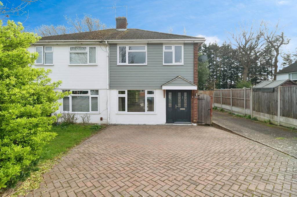 Ringwood Drive, Leighonsea, SS9 3 bed semidetached house for sale