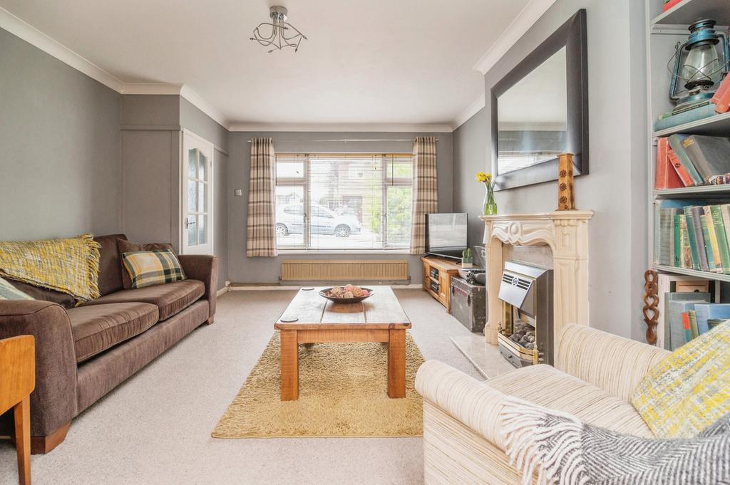 Ringwood Drive, Leighonsea, SS9 3 bed semidetached house for sale