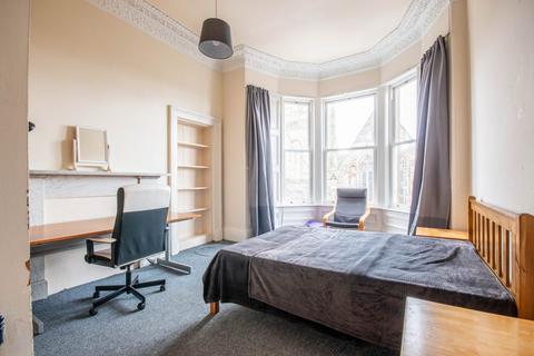 5 bedroom flat to rent, 0318L – Mayfield Road, Edinburgh, EH9 2NJ