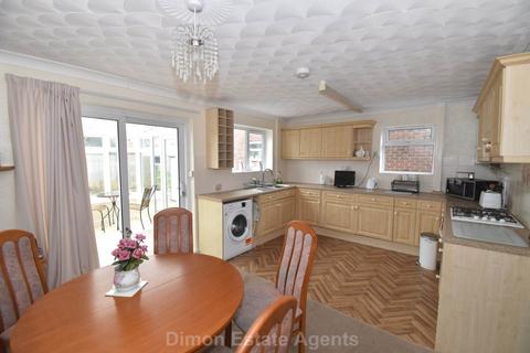 3 bedroom semi-detached house for sale, Carlton Way, Gosport