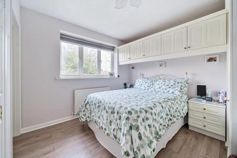 4 bedroom detached house for sale - Sunbury-on-Thames,  Surrey,  TW16