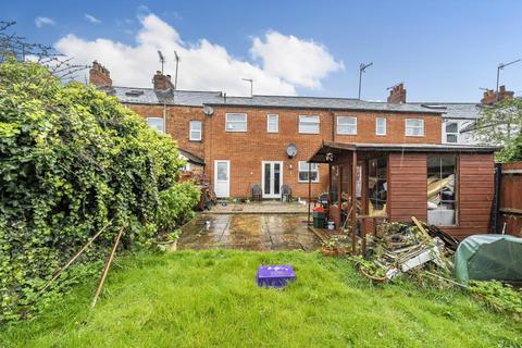 4 bedroom semi-detached house for sale, Banbury,  Oxfordshire,  OX16