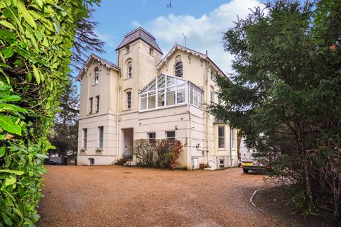 2 bedroom apartment to rent - Pine Trees, Portsmouth Road, Esher, Surrey, KT10