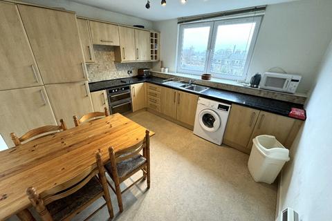 3 bedroom flat to rent, Richmond Street, Rosemount, Aberdeen, AB25