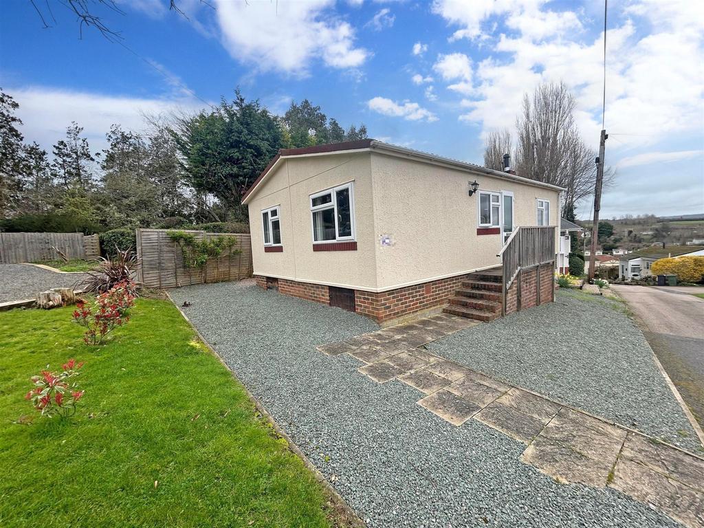 Lower Road, East Farleigh, Maidstone... 2 bed park home for sale £175,000