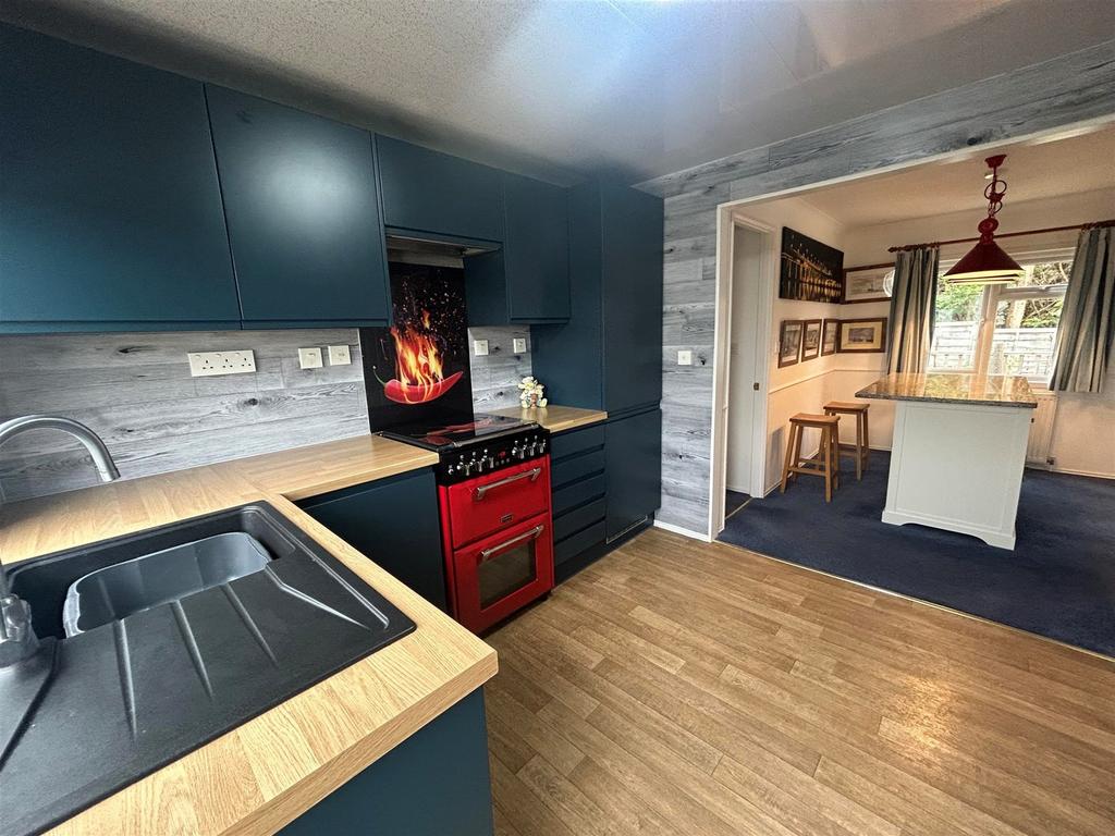 Lower Road, East Farleigh, Maidstone... 2 bed park home for sale £175,000