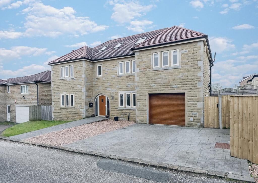 Halifax Road, Hightown, Liversedge, WF15 5 bed detached house for sale