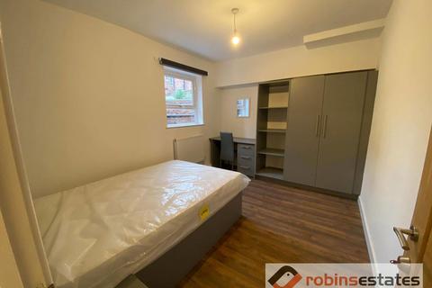 2 bedroom apartment to rent, Cromwell Street, Nottingham, NG7 4GJ