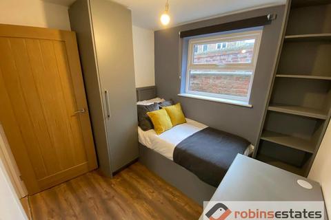 2 bedroom apartment to rent, Cromwell Street, Nottingham, NG7 4GJ