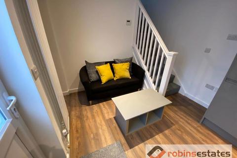 2 bedroom apartment to rent, Cromwell Street, Nottingham, NG7 4GJ