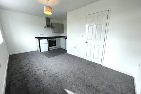 2 bedroom flat to rent, Atherton Road, Hindley