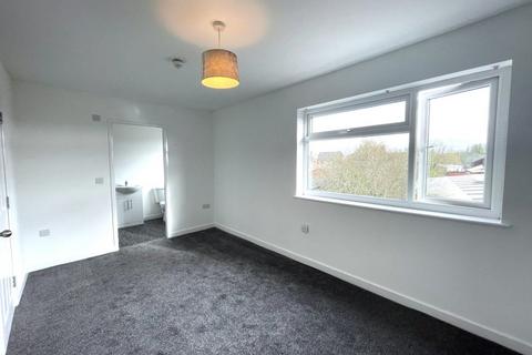 2 bedroom flat to rent, Atherton Road, Hindley