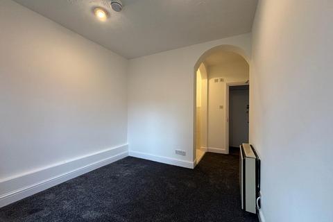3 bedroom flat to rent - Broomfield Avenue, London N13