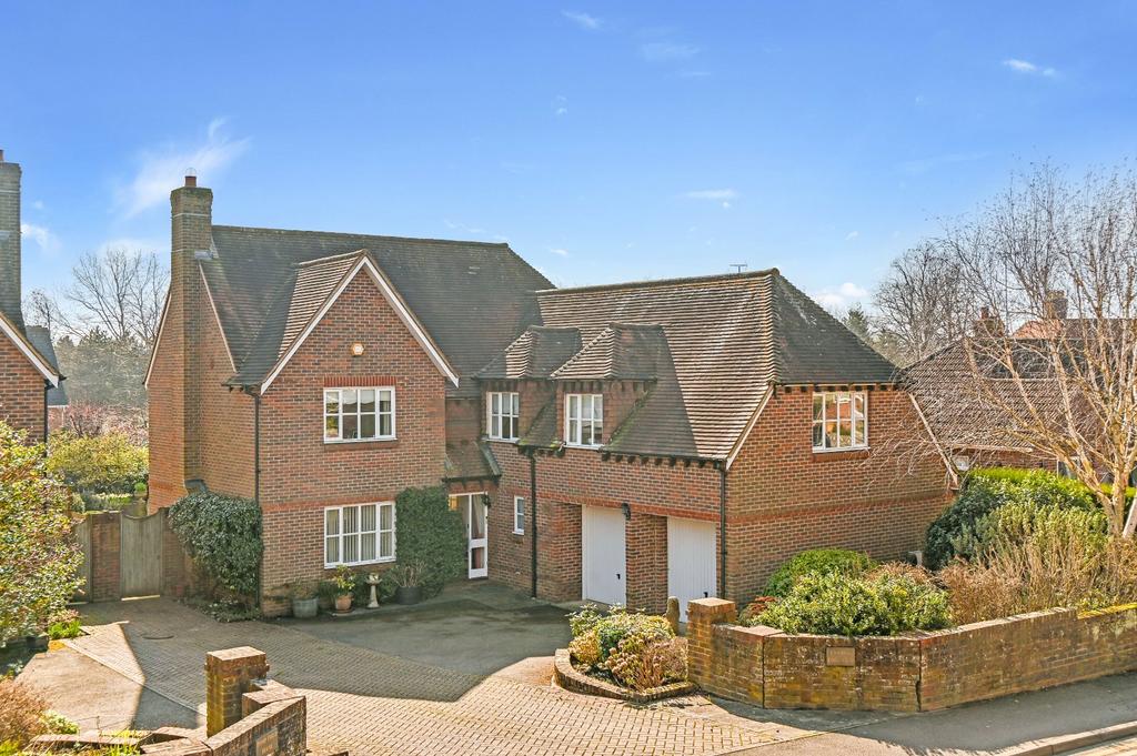 Golden Square, Tenterden, Kent, TN30 5 bed detached house for sale £