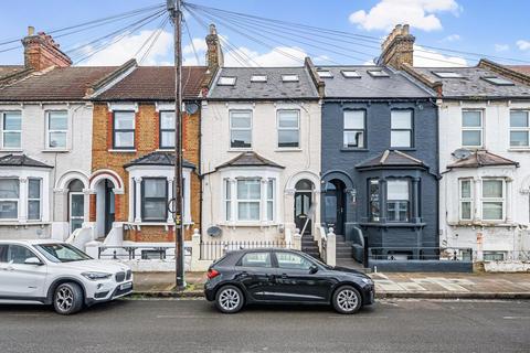 3 bedroom flat for sale, Khama Road, Tooting
