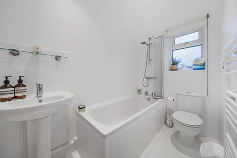 3 bedroom flat for sale, Khama Road, Tooting