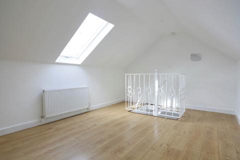 3 bedroom flat for sale, High Street South, London, E6 3RR