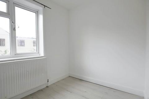 3 bedroom flat for sale - High Street South, London, E6 3RR