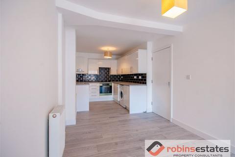 2 bedroom ground floor flat to rent, Portland Road, Nottingham, NG7 4HE