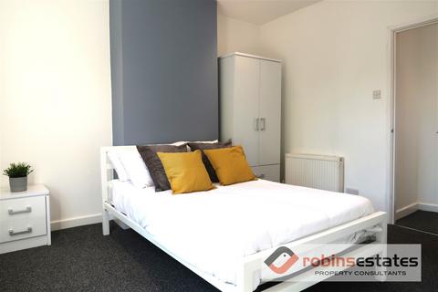2 bedroom end of terrace house to rent, Bastion Street, Nottingham, NG7 3FD