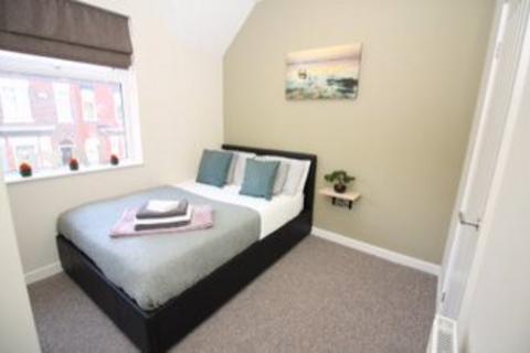 8 bedroom house share to rent, Highfield Road, Salford,