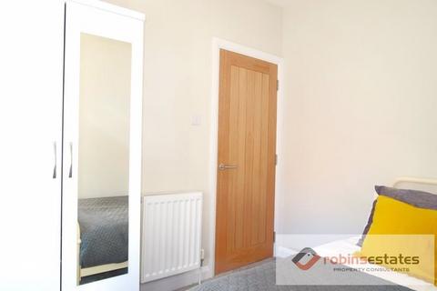 2 bedroom terraced house to rent, Croydon Road, Nottingham, NG7 3DS