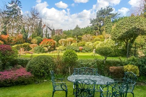 22a Woodcote Valley Road, Purley, CR8 3AJ
