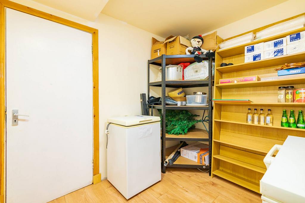 MFL8233056 933.jpg
