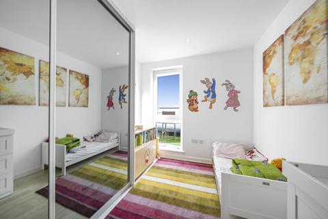 3 bedroom flat for sale, Edgware,  Middlesex,  HA8