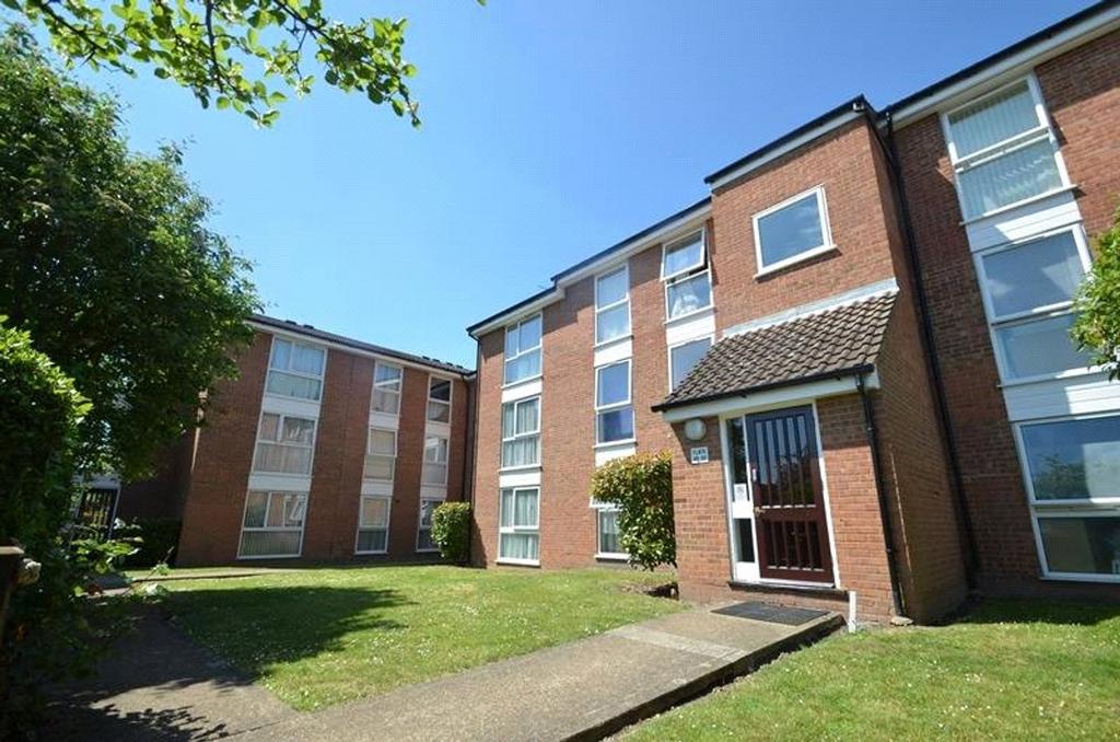 Cranston Close, Ickenham, UB10 2 bed property £1,650 pcm (£381 pw)