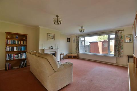 4 bedroom detached house for sale - Priors Close, Newbury RG20