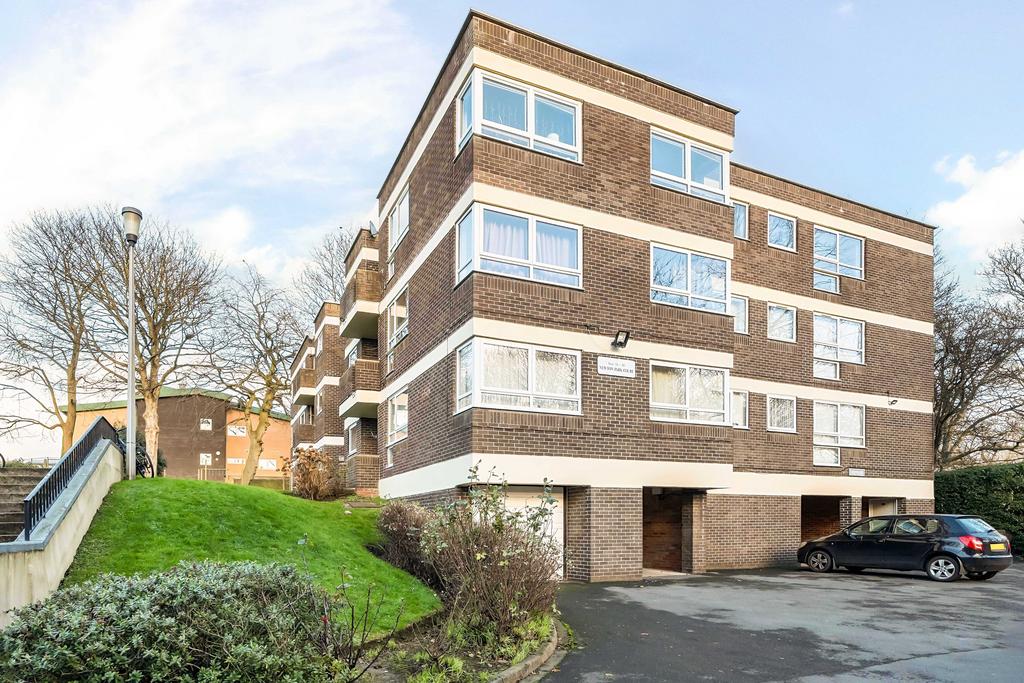 Newton Park Court, Leeds LS7 1 bed flat for sale £72,500