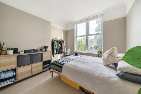2 bedroom flat for sale, Oak Road, Leeds LS7