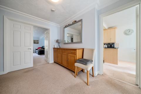3 bedroom flat for sale, Oakhampton Court, Park Avenue, Leeds LS8
