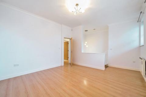 2 bedroom flat for sale, Syke House, New Road, Leeds LS19