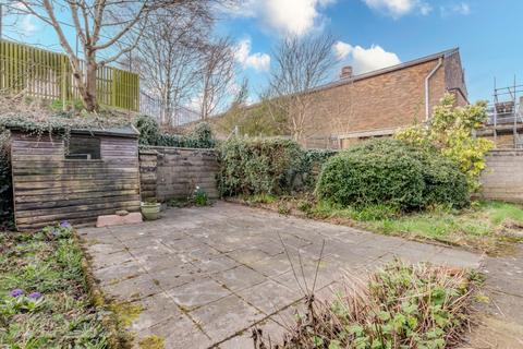 2 bedroom end of terrace house for sale - Spring Hall Gardens, Halifax, West Yorkshire, HX2