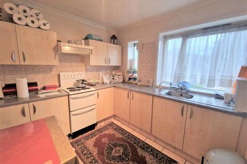 1 bedroom in a house share to rent - Burrow Road, Chigwell, Essex. IG7 4HB