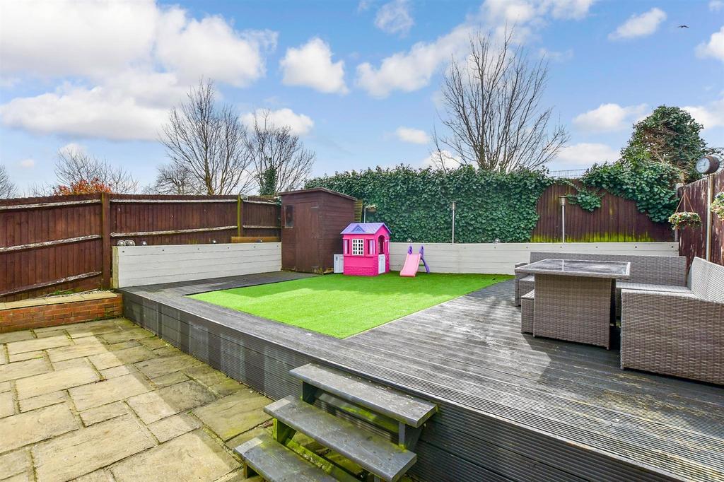 Robson Drive, Aylesford, Kent 4 bed semidetached house for sale £459,000
