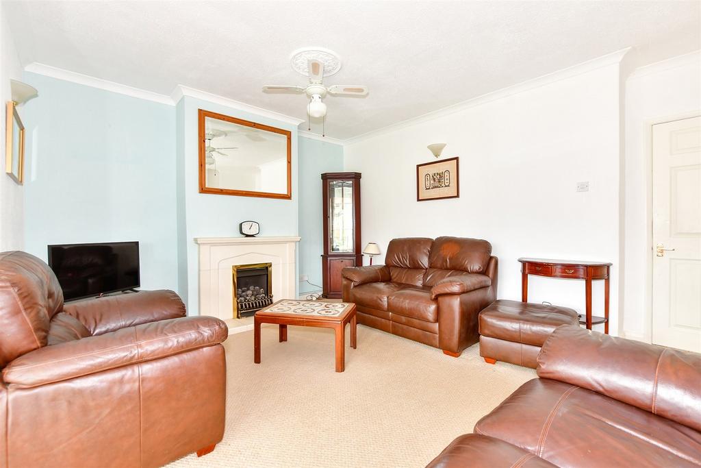 Collingwood Close, WestgateOnSea, Kent 3 bed semidetached bungalow
