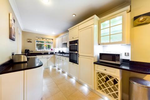 4 bedroom detached house for sale - Borers Arms Road, Copthorne, Crawley, West Sussex, RH10