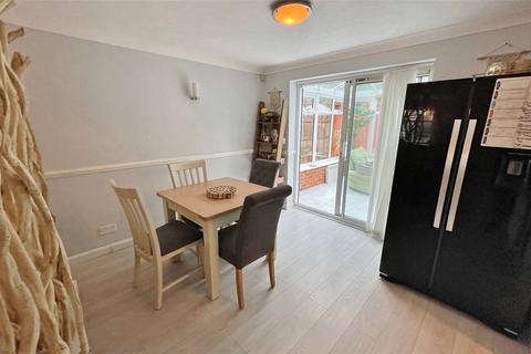 2 Angell Close, Maidenbower, Crawley, RH10 7NG