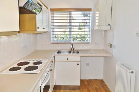 18 Alberta Drive, Smallfield, Horley, RH6 9QU