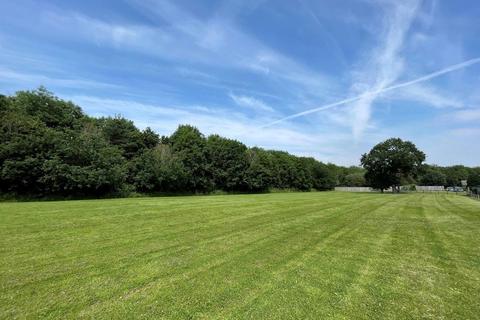 18 Alberta Drive, Smallfield, Horley, RH6 9QU