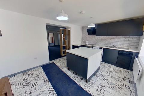 3 bedroom flat to rent, Stainbeck Road, Meanwood, Leeds
