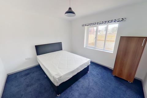3 bedroom flat to rent, Stainbeck Road, Meanwood, Leeds