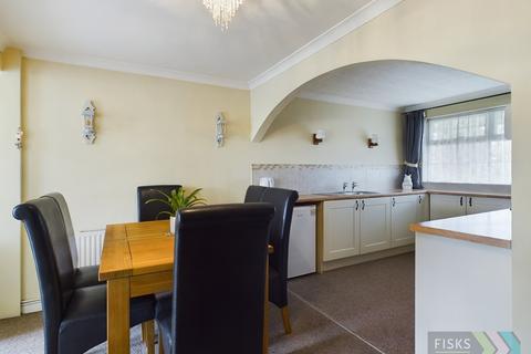 16 The Beeches, Tilbury, RM18 8ED