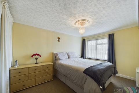 16 The Beeches, Tilbury, RM18 8ED